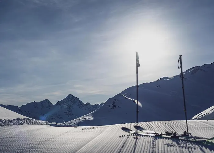 Davoser Huesli By Mountain *